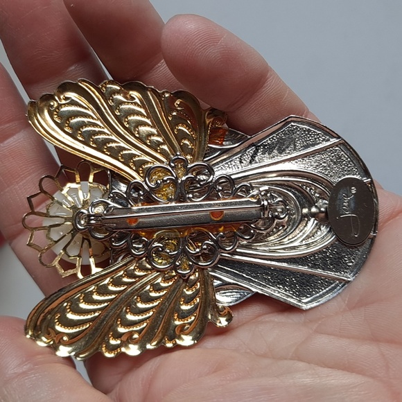 Jane Christmas Angel Brooch - Picture 2 of 8